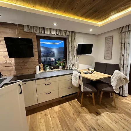 Luxus-apartment-vorderreit Gut Apartamento